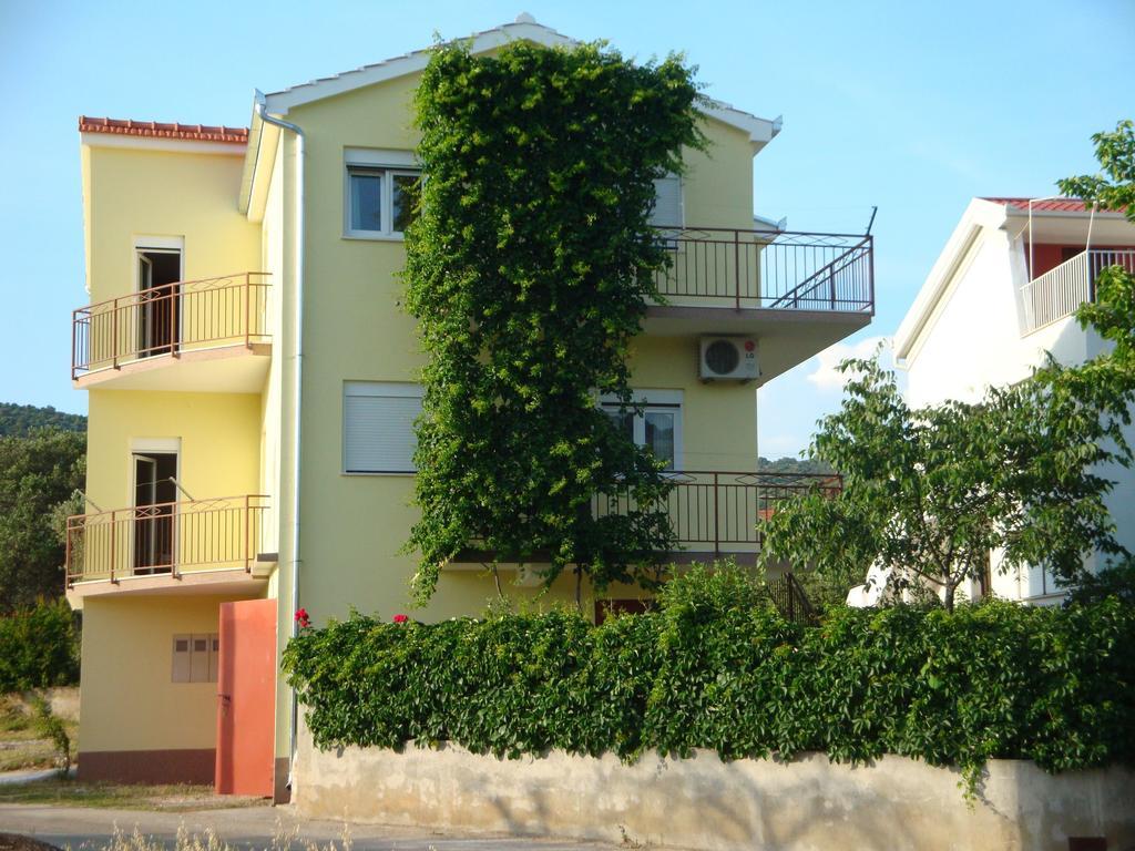 Apartments Borozan Vinišće エクステリア 写真
