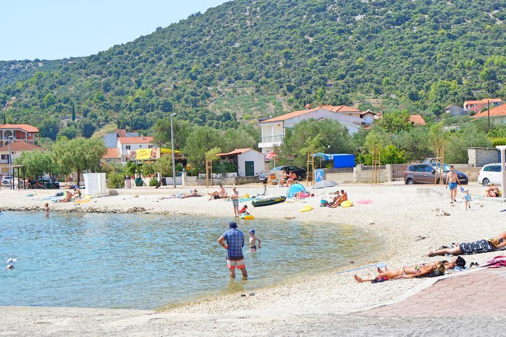 Apartments Borozan Vinišće エクステリア 写真