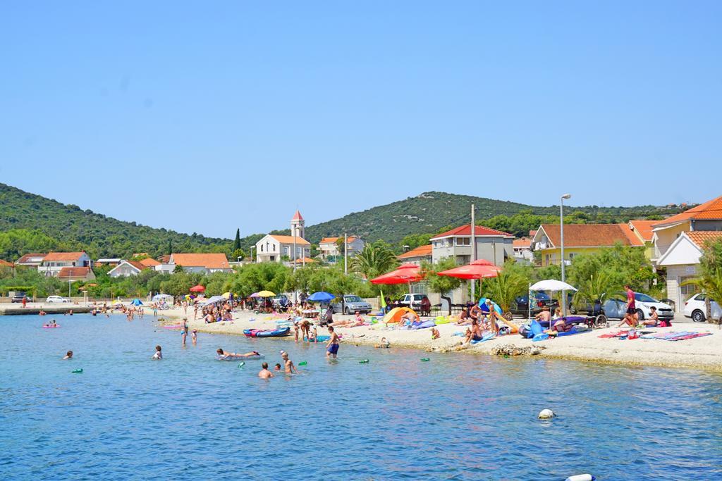 Apartments Borozan Vinišće エクステリア 写真