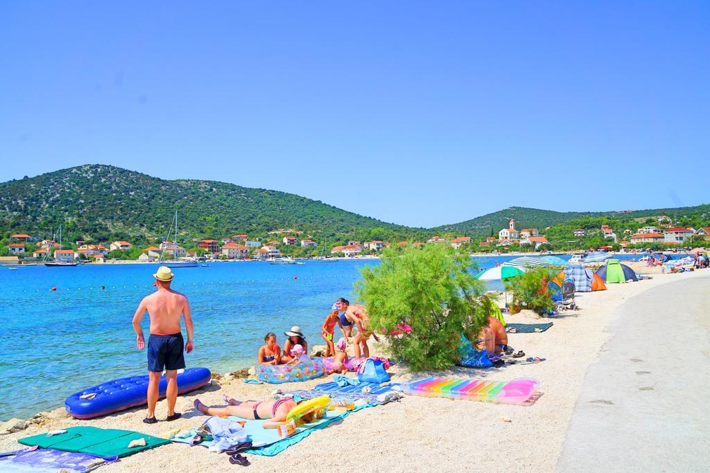 Apartments Borozan Vinišće エクステリア 写真