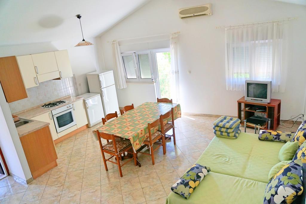 Apartments Borozan Vinišće エクステリア 写真